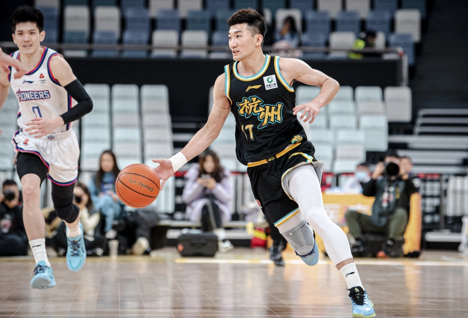 开云链接 -关于清晨新疆广汇调整名单以备足总杯，更衣室发声环节打磨，信心回归，阵容厚度经受考验的信息