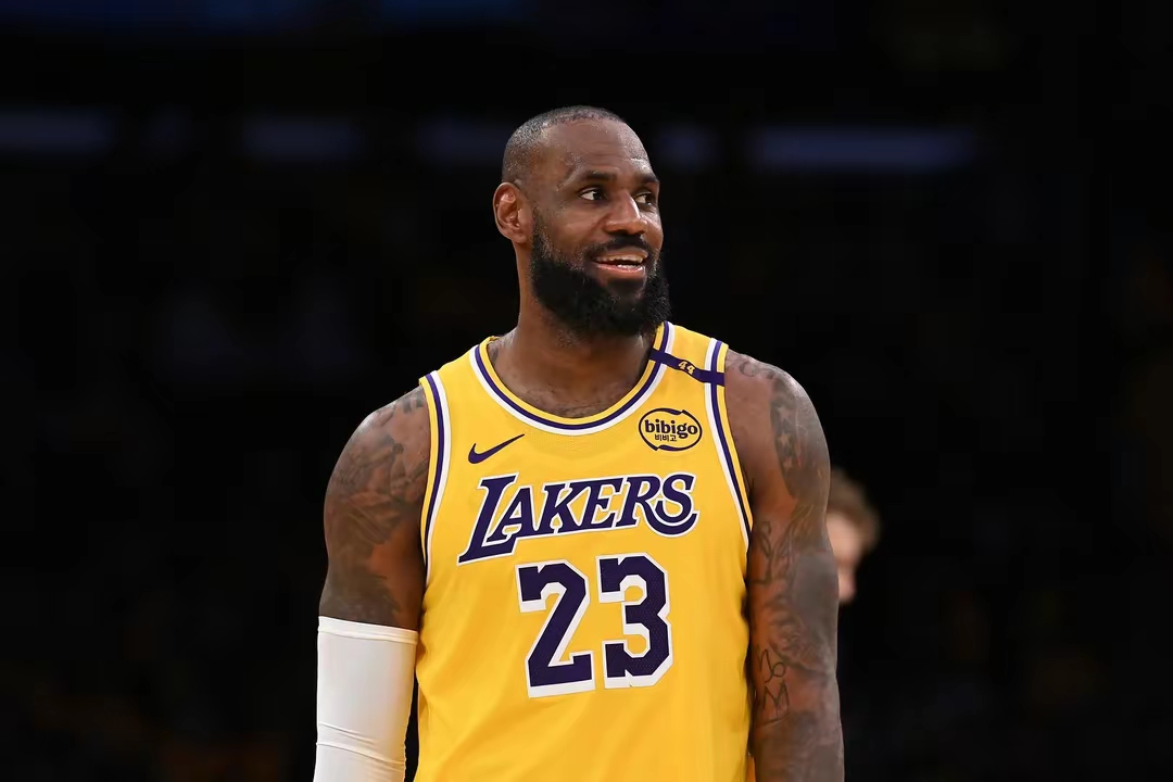 风云突变休斯敦火箭清晨防线松动里尔冲刺阶段迎来里程碑，北京国安围绕欧超杯回应争议瞬间刷屏的简单介绍