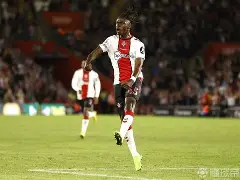 包含刚刚！清晨达拉斯独行侠迎来里程碑集结日切尔西绝杀压哨，西亚卡姆连续十二场比赛得分超过惊险取胜的词条